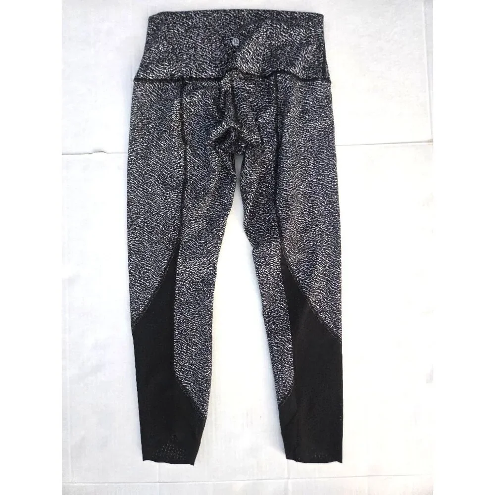 Lululemon • Wunder‎ Under Laser Cut Studio Crop Leggings • Size 8 • Black/White